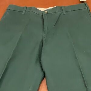 Izod Green Chinos Flat Front Straight Leg
